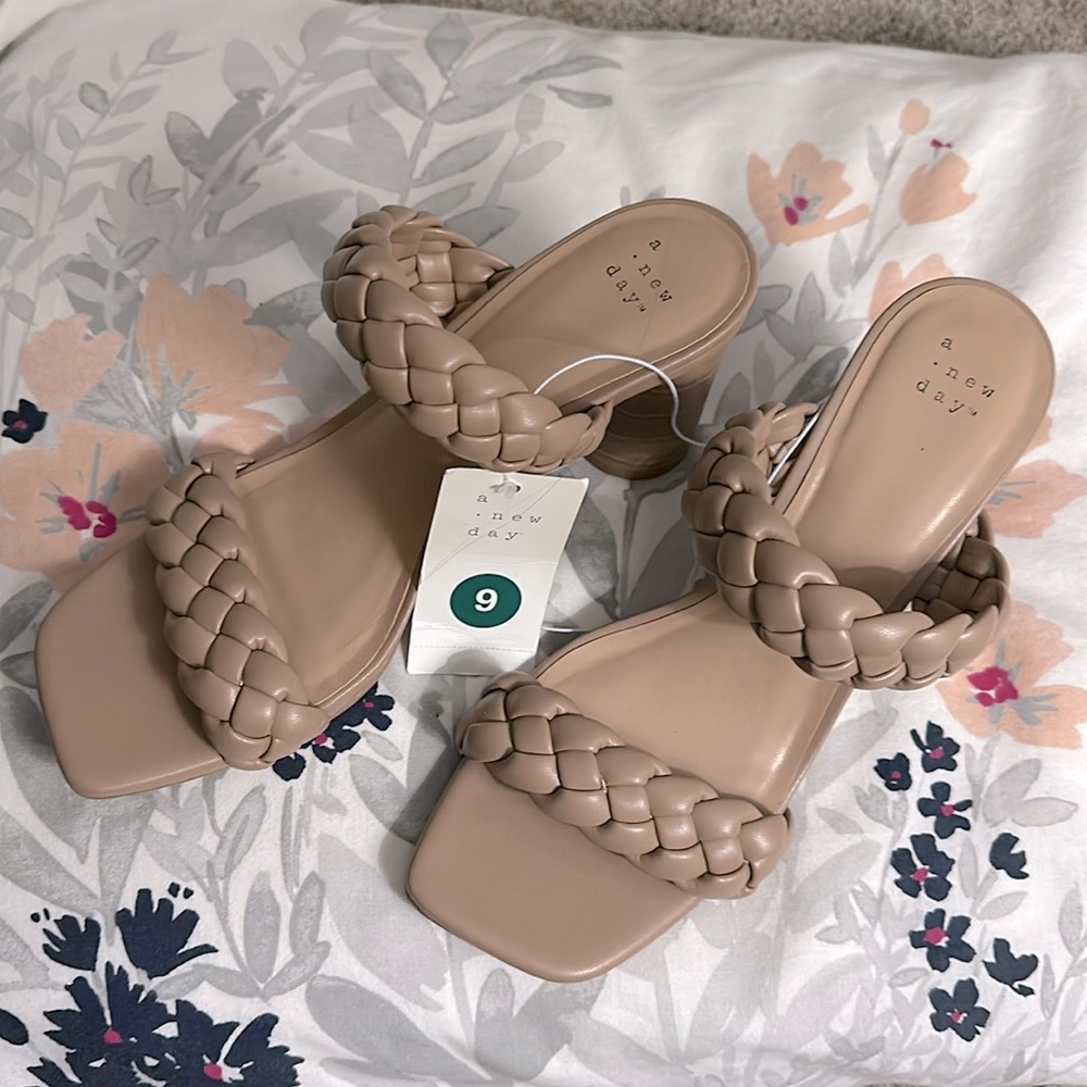 A New Day Beige Heel - size 9